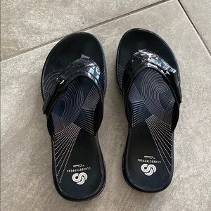Cloudsteppers by Clarks Black Sandals with Glossy Thong Strap